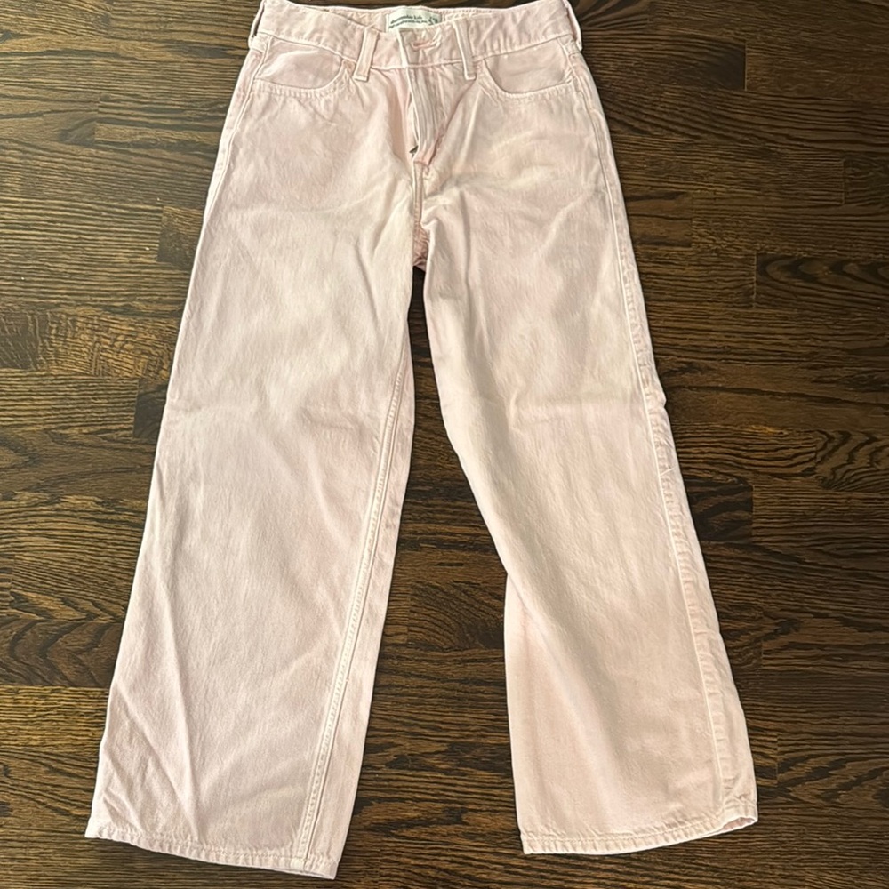 Abercrombie Kids Soft Pink Jeans size 9/10 brand new and no tags
